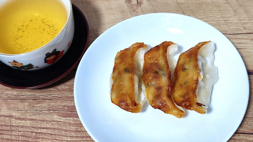 台湾烏龍茶と焼き餃子