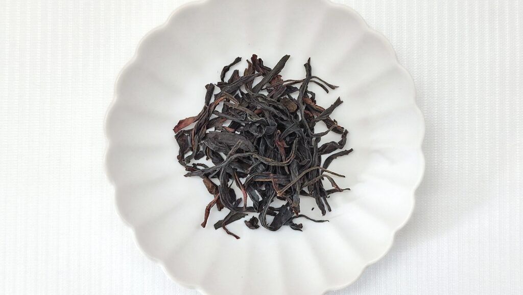 白葉単叢の茶葉